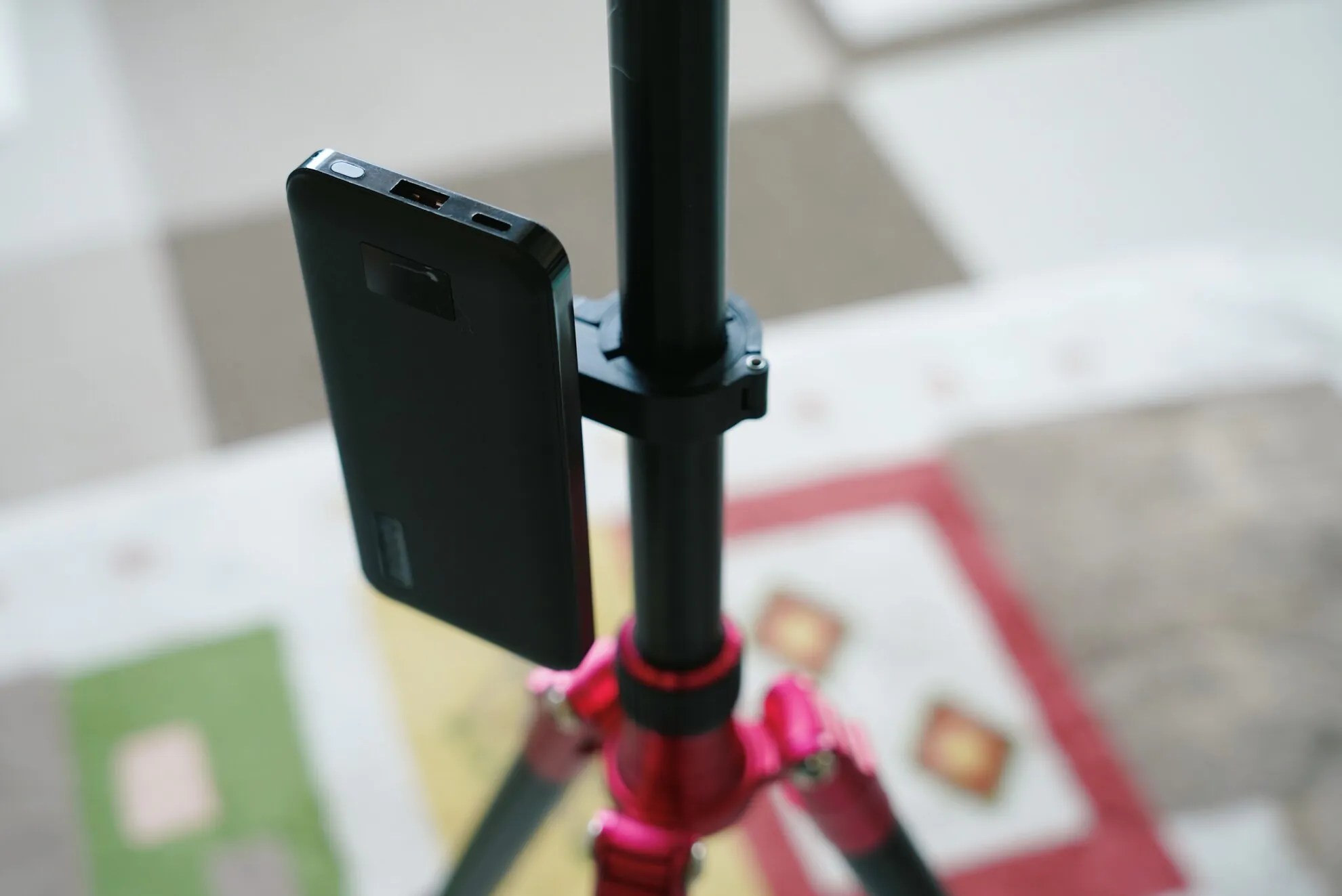 三脚（一脚）用のモバイルバッテリーホルダー – JAY PHOTO – My Photo