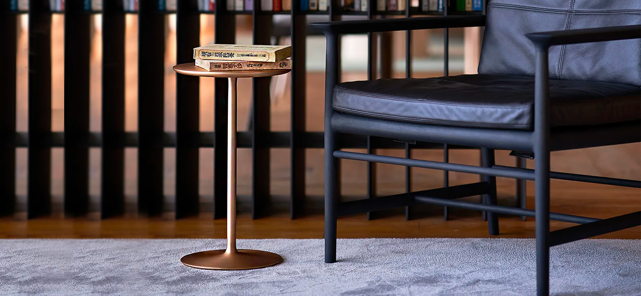 Priest's side table – Time & Style