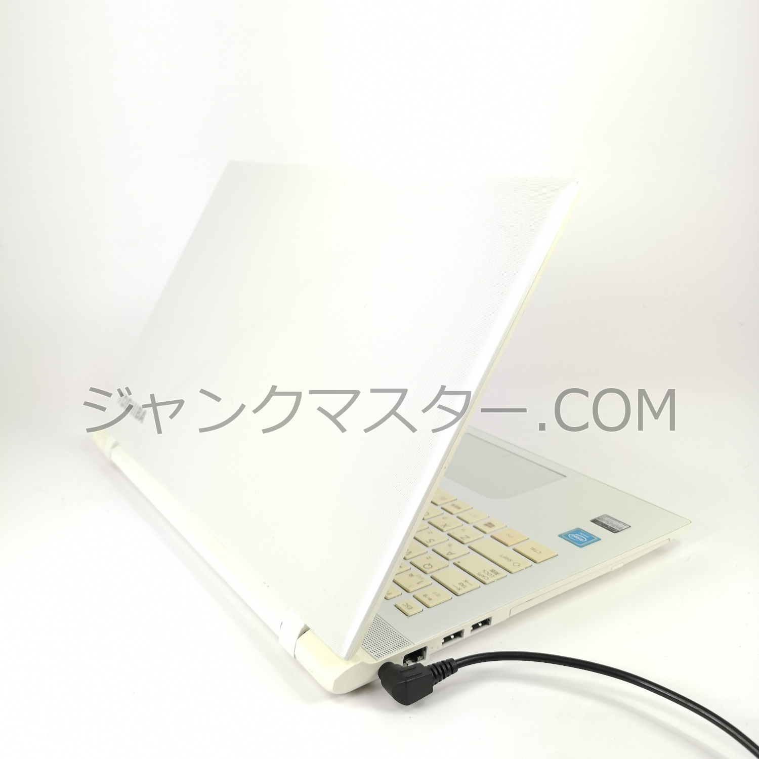 TOSHIBA/Celeron/ホワイト/Windows 11/15.6インチ/4GB/SSD 240GB