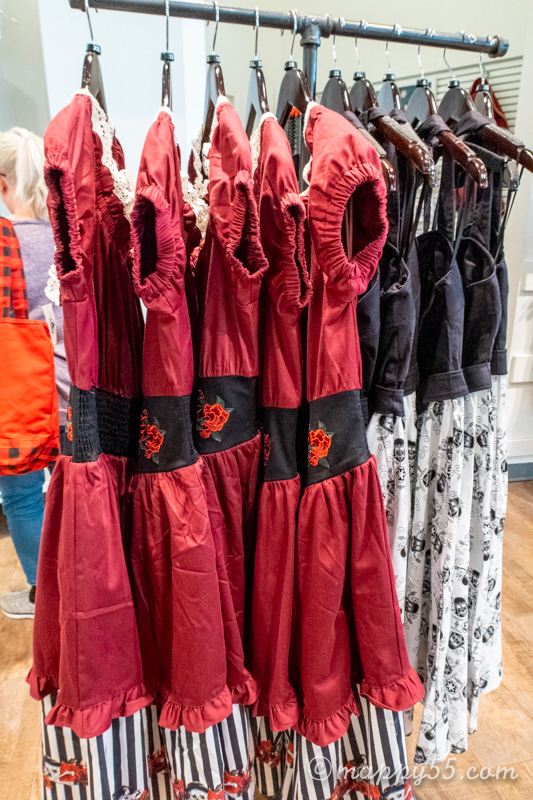 ダウンタウンディズニー】かわいいワンピースがあるドレスショップ