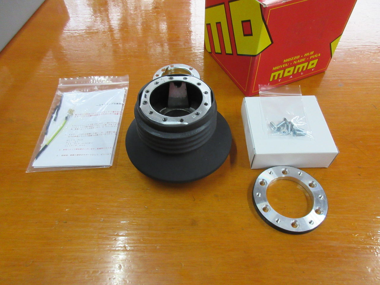 フィアット アバルト 595 スポーツステアリング取り付け – ポルシェ