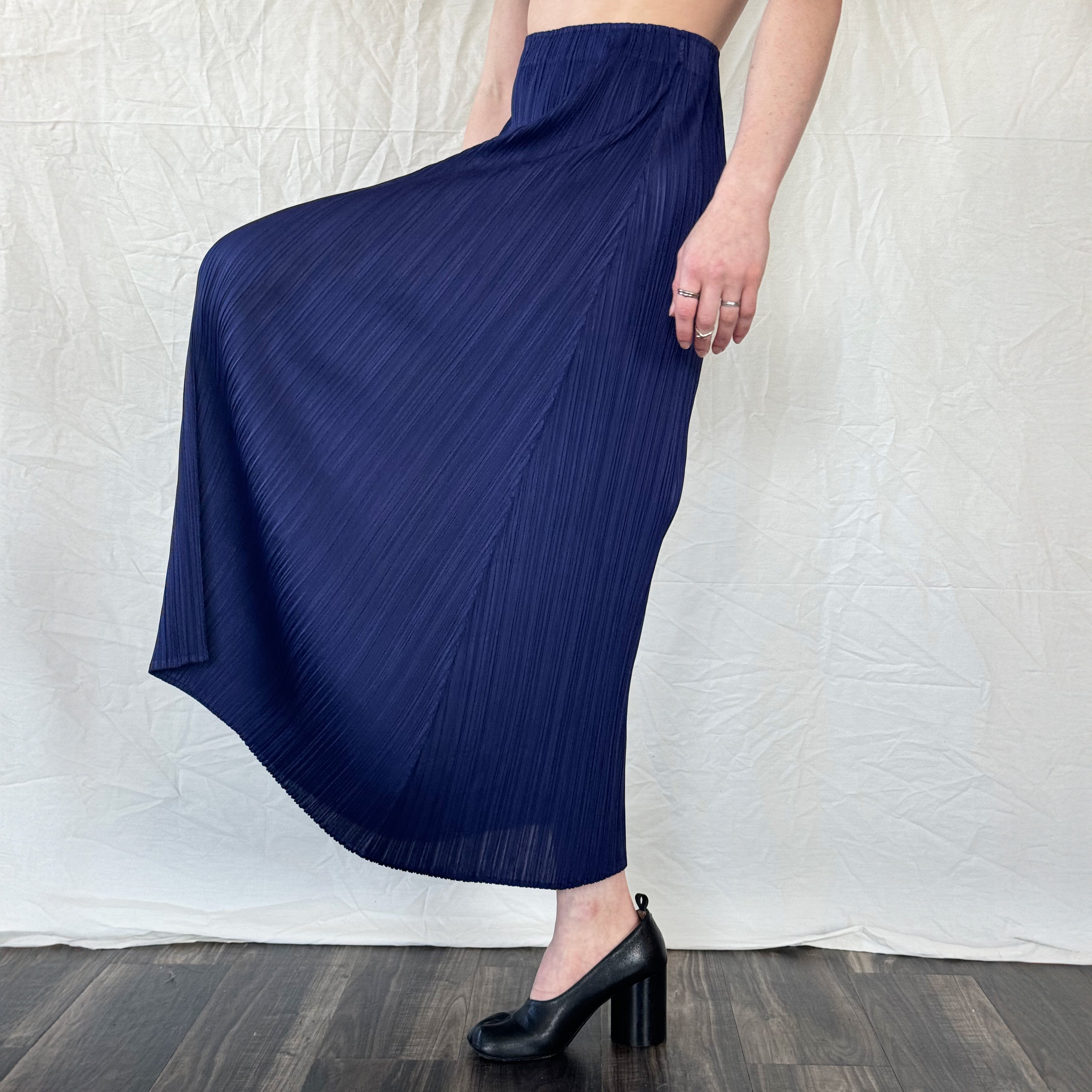 Pleats Please Navy A-Line Skirt – Icarus Vintage