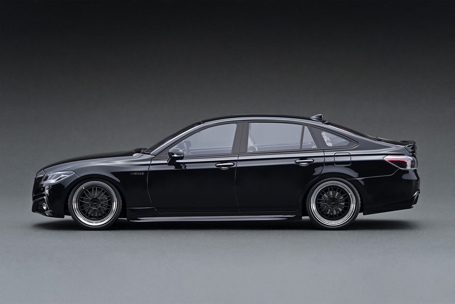 IG1678 1/18 Toyota Crown (220) 3.5L RS Advance Black | LINE UP