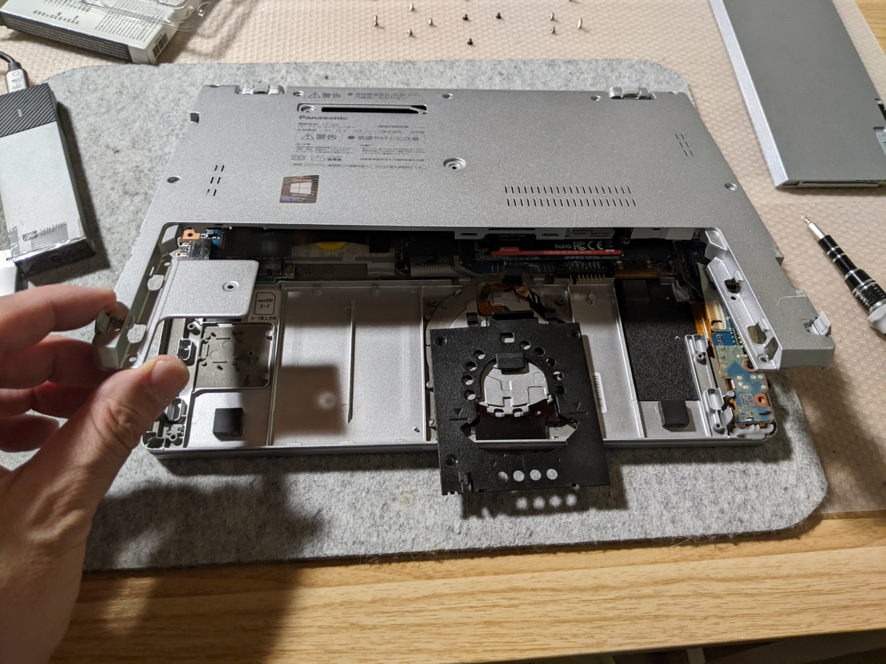 レッツノートCF-QV8のNVMe SSDを4TBに換装 | パソコンりかばり堂本舗