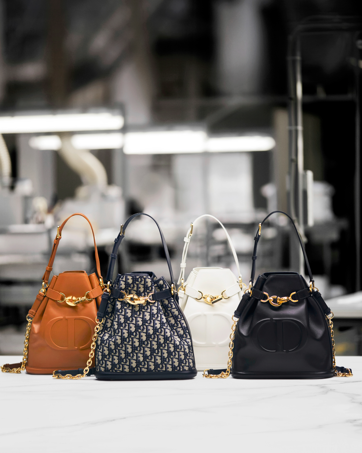 ディオール」からバケットバッグ“セ ディオール”が登場 トロッター柄や