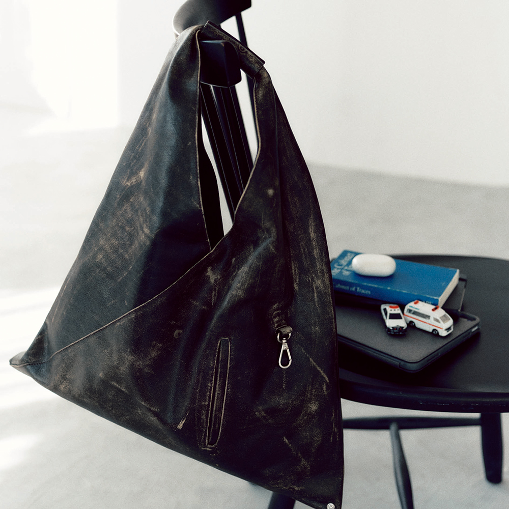 モード派ママご用達『MM6』新作バッグに注目！持つだけで上級者見え | VERY