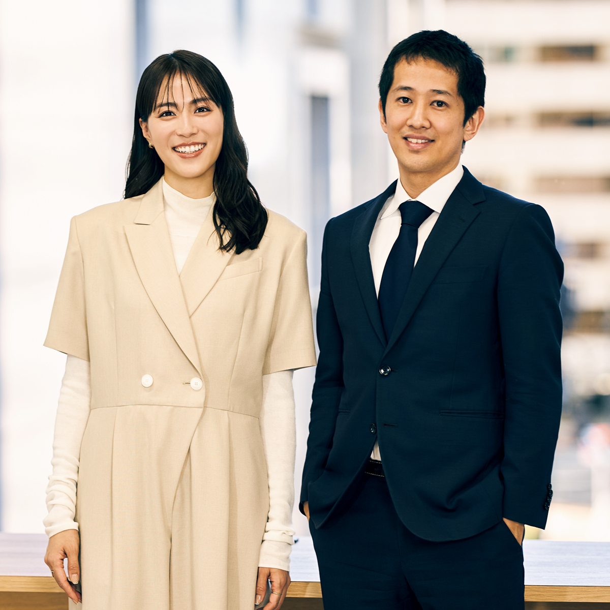 完売必至】一枚で着られる『ADOREの今どきブラウス』は夏まで大活躍