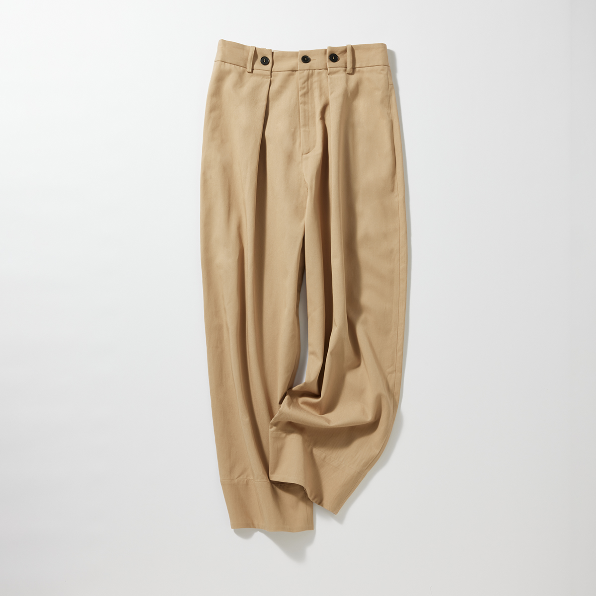 ZARA」のチノパンが30代にいい！体形カバーとキレイめを両立 | VERY