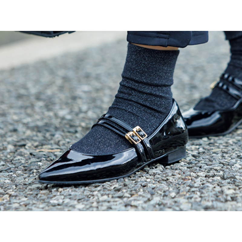 キレイめ派の愛用フラット靴3選】自転車でも履ける『OHGA』が人気！ | VERY