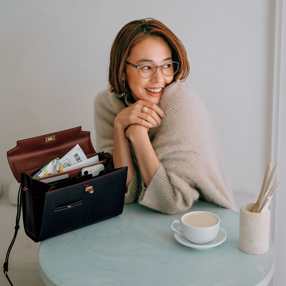 アニヤ・ハインドマーチ】収納力ピカイチ『新名品ショルダーバッグ』が