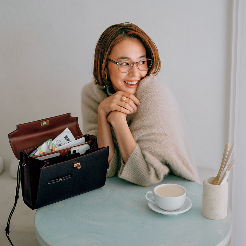 アニヤ・ハインドマーチ】収納力ピカイチ『新名品ショルダーバッグ』が