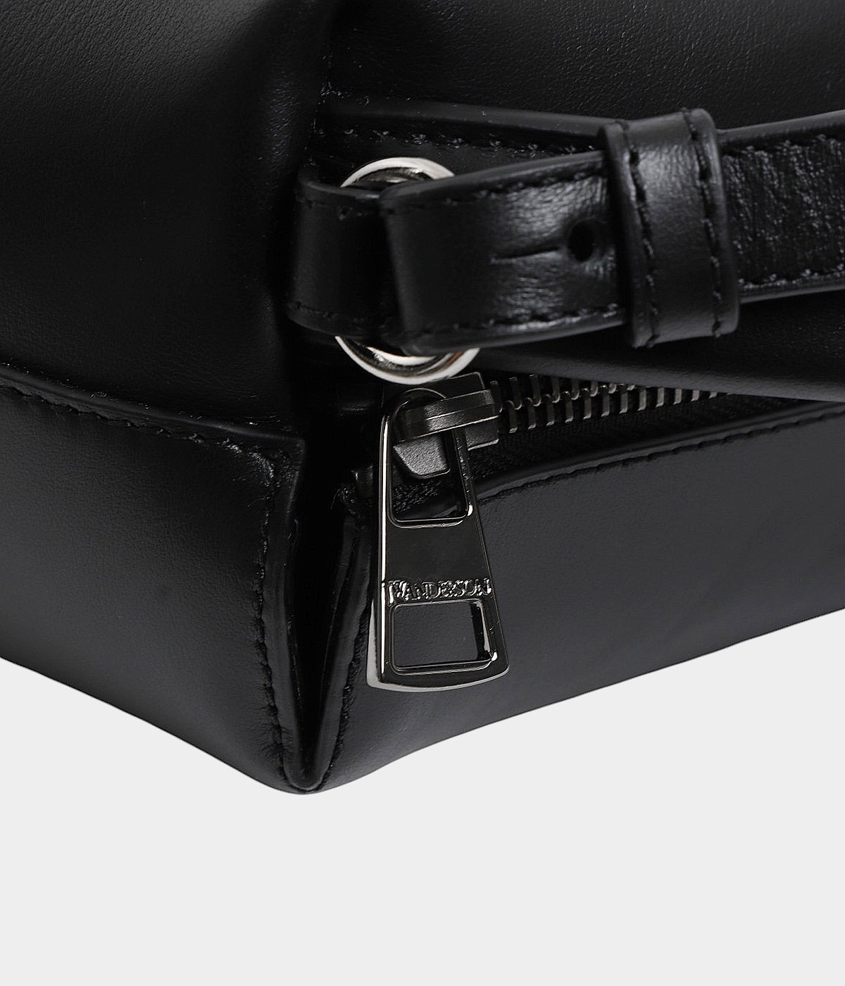 THE JWA CORNER BAG | JW ANDERSON(ジェイダブリューアンダーソン