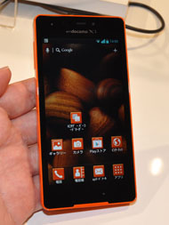 写真で解説する「Optimus LIFE L-02E」：佐藤卓氏デザイン監修