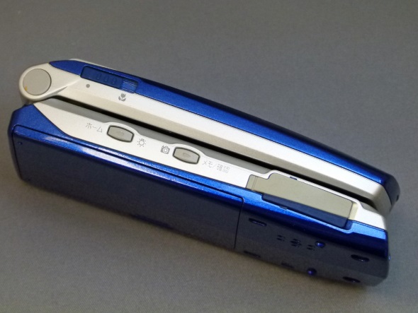 海外で通話もiモードもできる初めてのFOMA「N900iG」：懐かしの