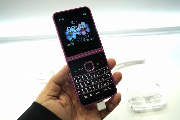 1台3役／世界最薄スマホ、超簡素／QWERTYキー付きケータイも MWC 2025