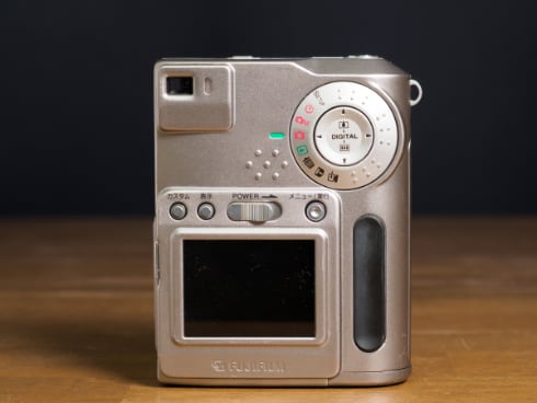 フィルム最大手だったのに「世界初フルデジタルカメラ」を開発していた