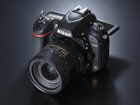 写真がもっと楽しめる、チルト対応のフルサイズ一眼レフ――ニコン「D750