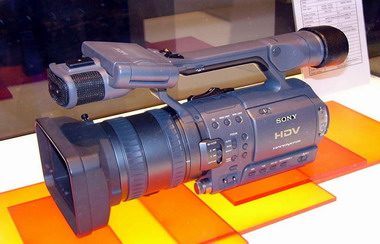 プロ並み1080iハイビジョン映像が撮れる――ソニーが家庭用HDビデオ