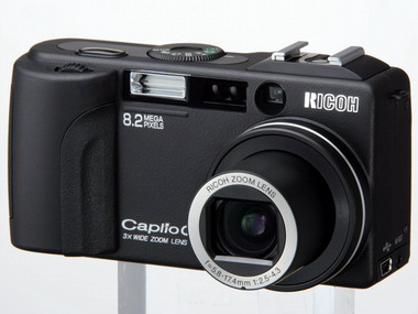 リコー、玄人好みの広角ズーム機を8メガにした「Caplio GX8