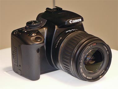 小さく・軽い10メガ一眼、キヤノン「EOS Kiss Digital X」 - ITmedia NEWS