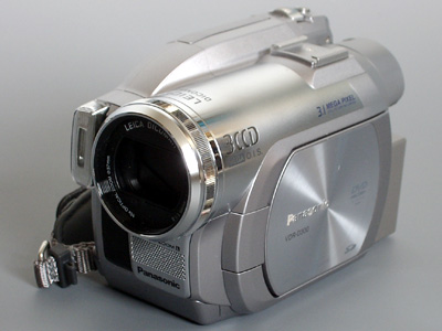 3CCDや光学式手ブレ補正も搭載した“新DVDムービー”――松下「VDR-D300