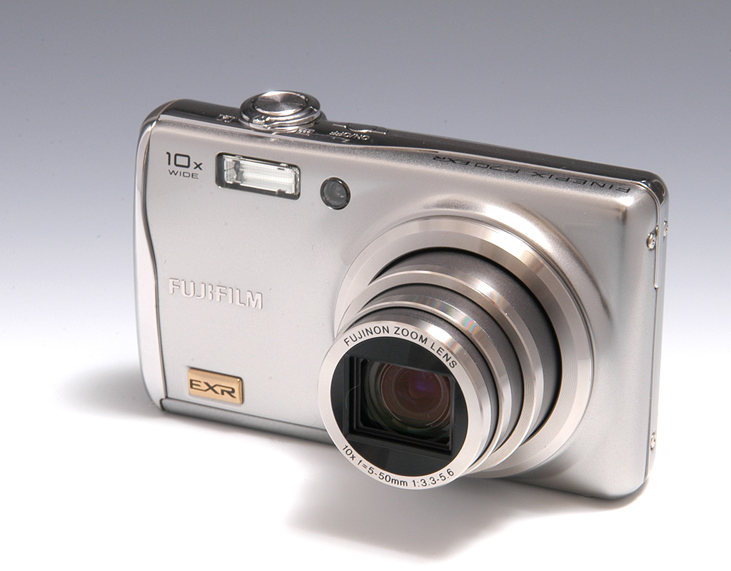 FUJIFILM FinePix F70 EXR シルバー デジカメ 高感度でも高画質なお
