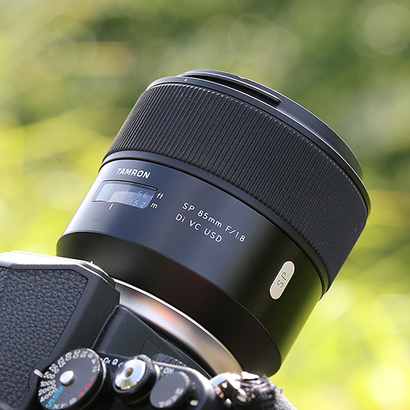 シャープさと柔らかさのうまみを味わえるポートレート用レンズ