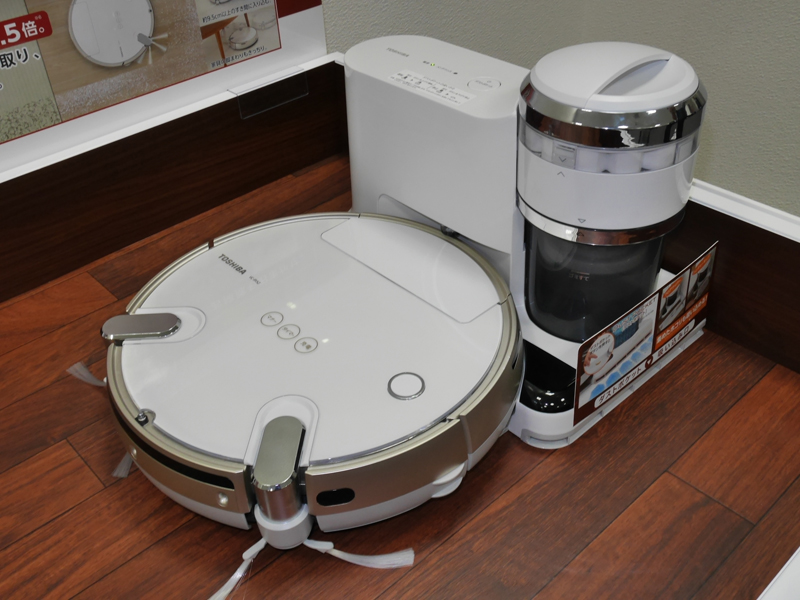 モップのゴミまで30日間おまかせ！――東芝のロボット掃除機「TORNEO