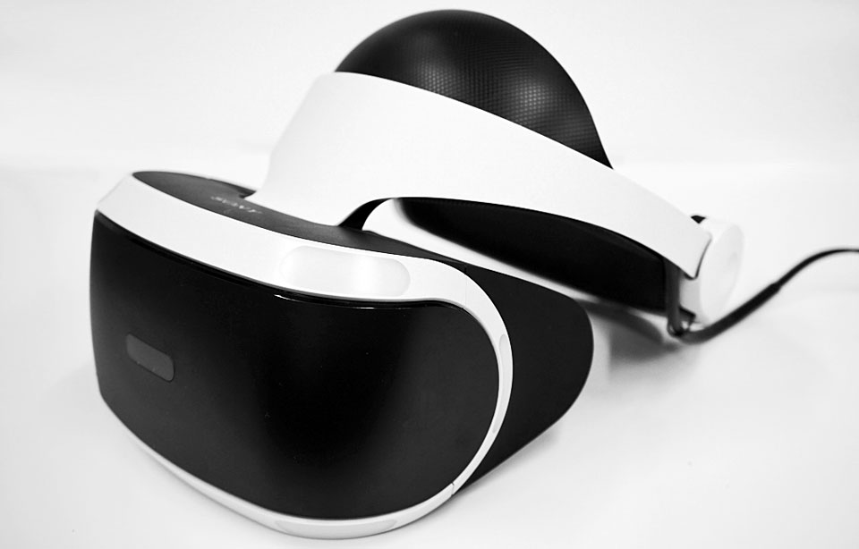 PlayStation VR」で“あっちの世界”にどっぷりハマってみた：生粋の