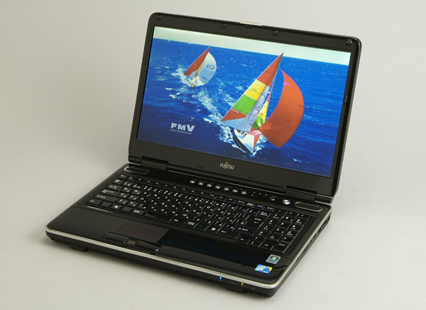 メインストリームでもBlu-ray Discドライブを――「FMV-BIBLO NF/D75」の