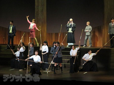 乃木坂メンバーが薙刀を披露、『あさひなぐ』開幕 | チケットぴあ[演劇