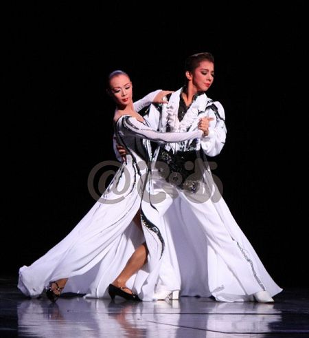 宝塚らしい夢のある作品」霧矢大夢が月組公演をアピール | チケット