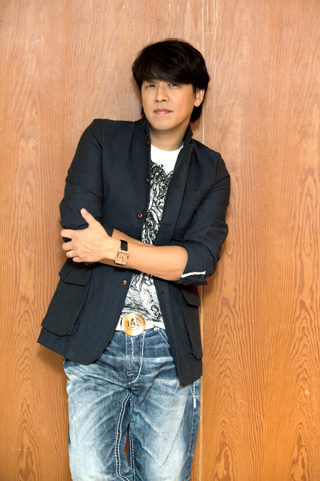 リュ・シウォン、8年の活動に垣間見える自信 | チケットぴあ[音楽 J