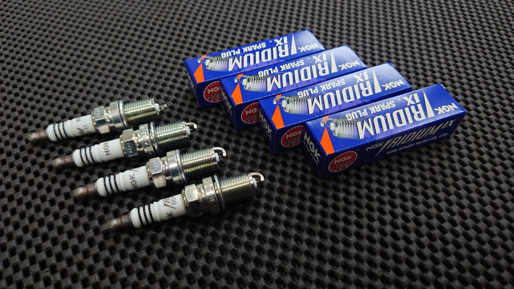 NGKイリジューム・スパークプラグ6番-4本セット（AE86・4AG-16