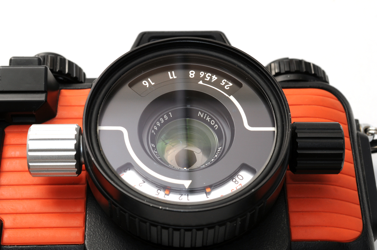 ニコン Nikon NIKONOS-V + 35mm 単焦点付き防水カメラ Nikonos V