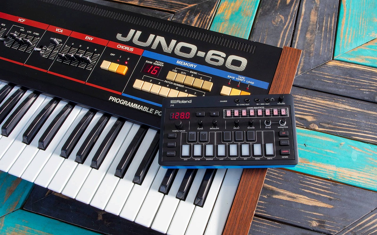 この商品はお取り寄せ品になります】Roland J-6 CHORD SYNTHESIZER
