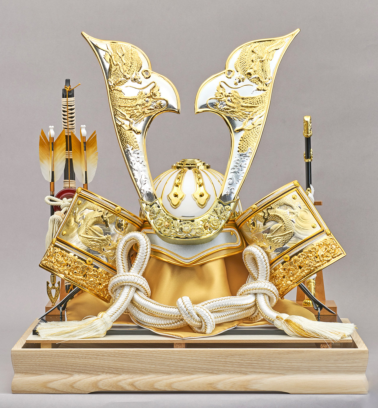 五月人形 兜ケース飾りセット【P97209】 豪華絢爛な黄金兜に桜が