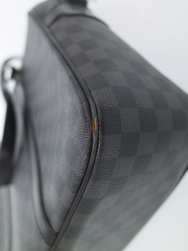 LOUIS VUITTON】ルイヴィトン『ダミエ グラフィット ヨーン』N48118