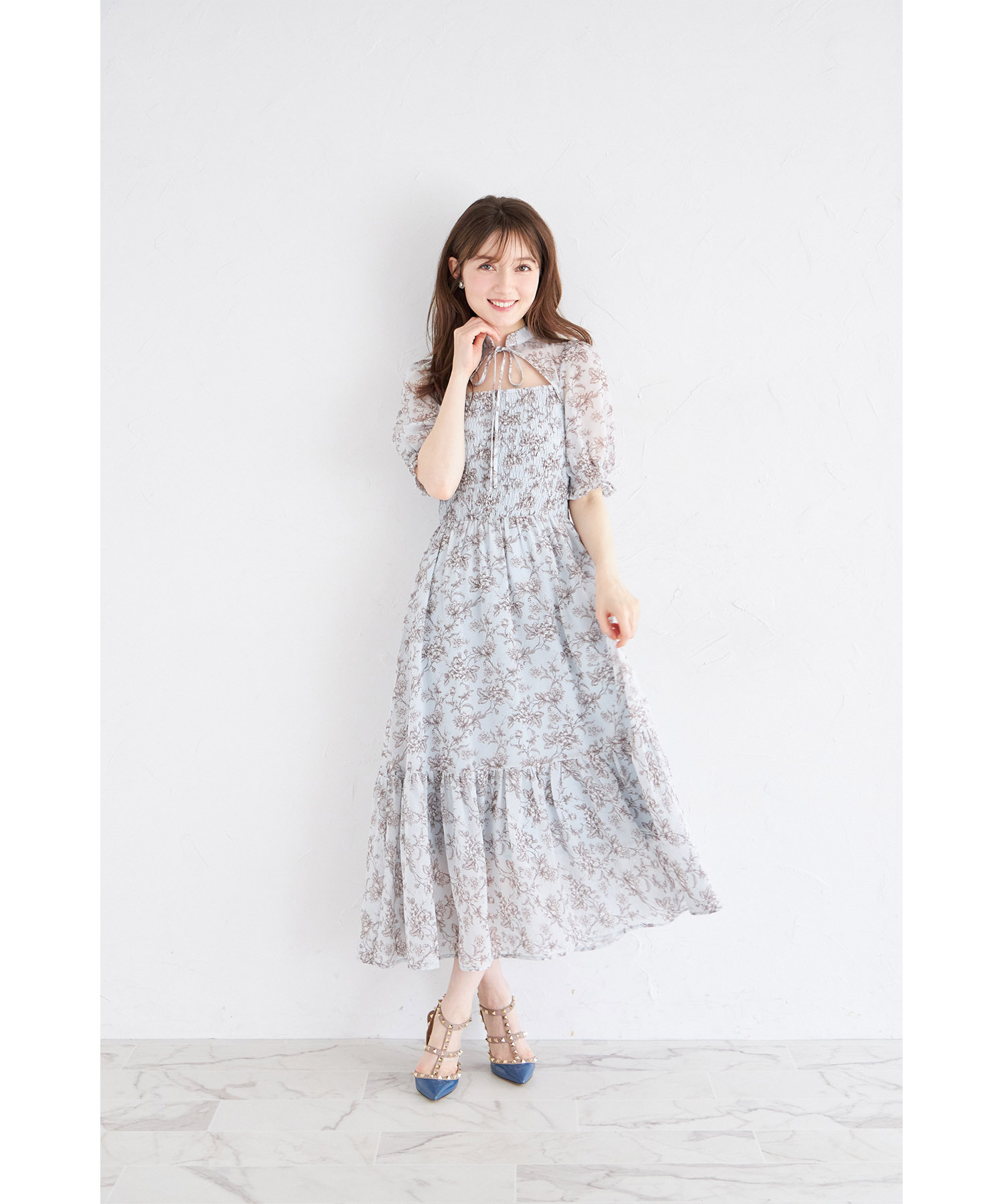 リボン付きオープンデコルテシャーリングフラワートワルドジュイ