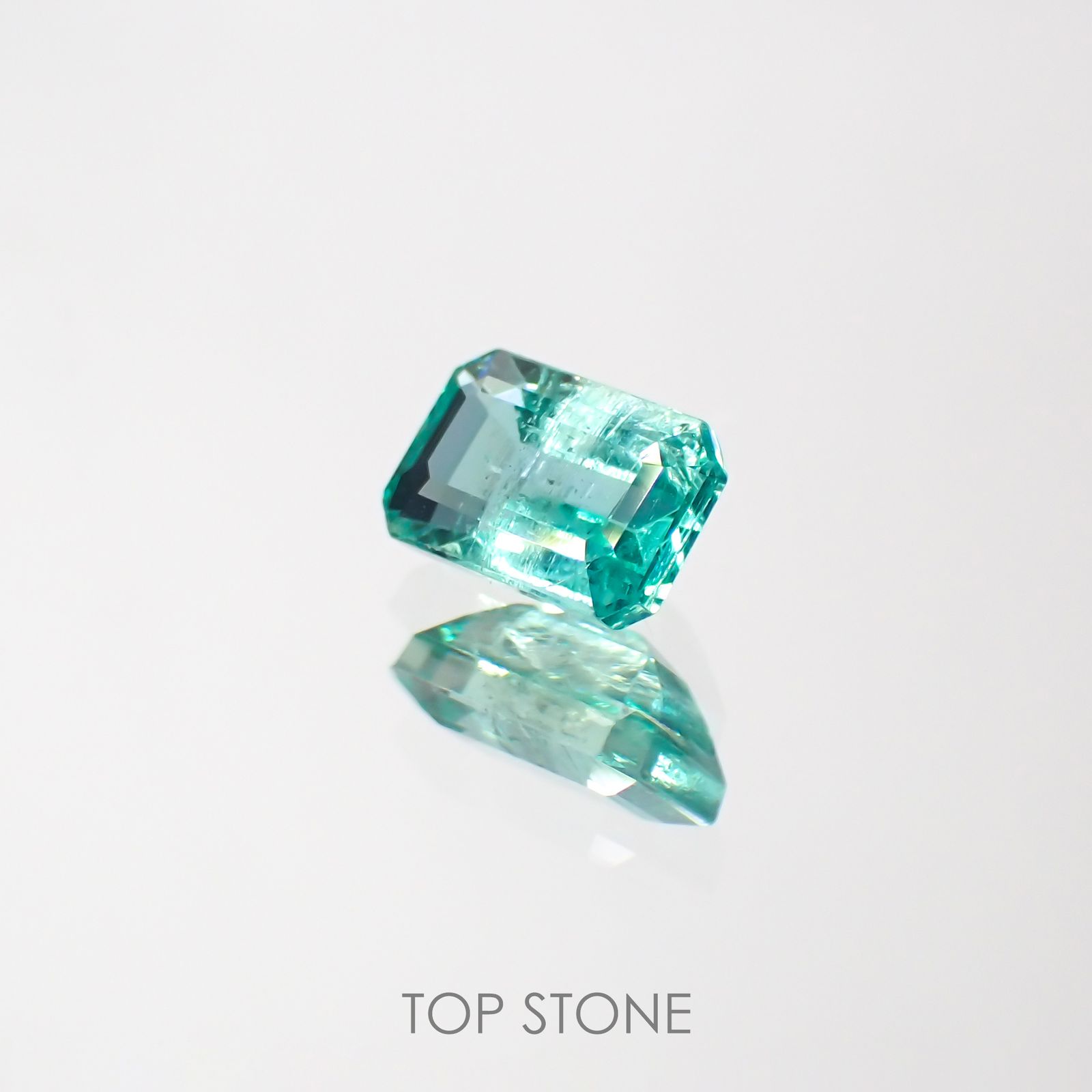 エメラルド(宝石名エメラルド) ザンビア産 識別済 0.57ct / 6x3.9mm