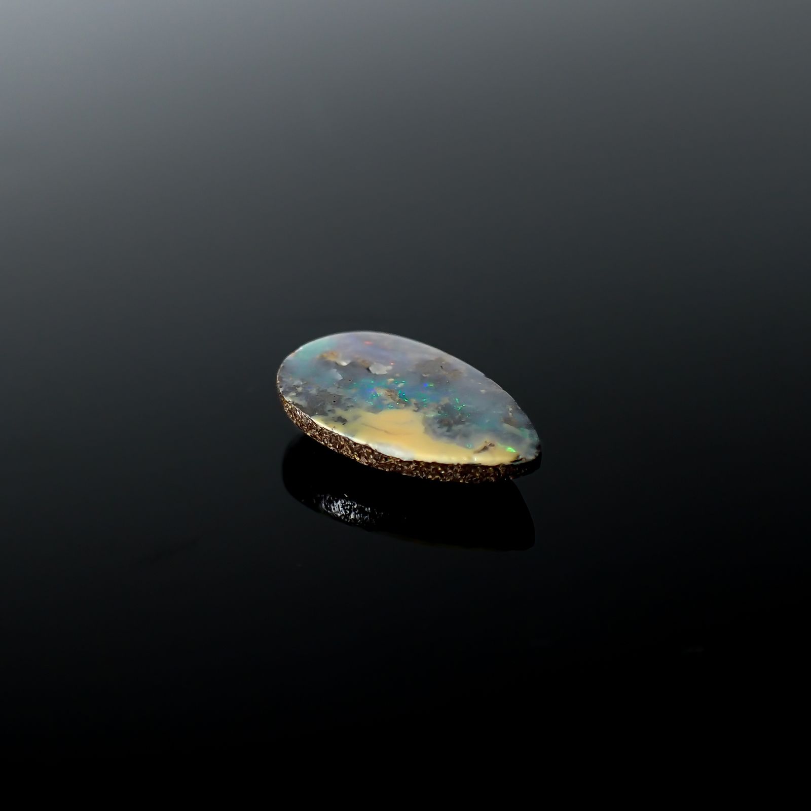 ボルダーオパール 原石磨き オーストラリア産 4.02ct / 16.6x10.2mm