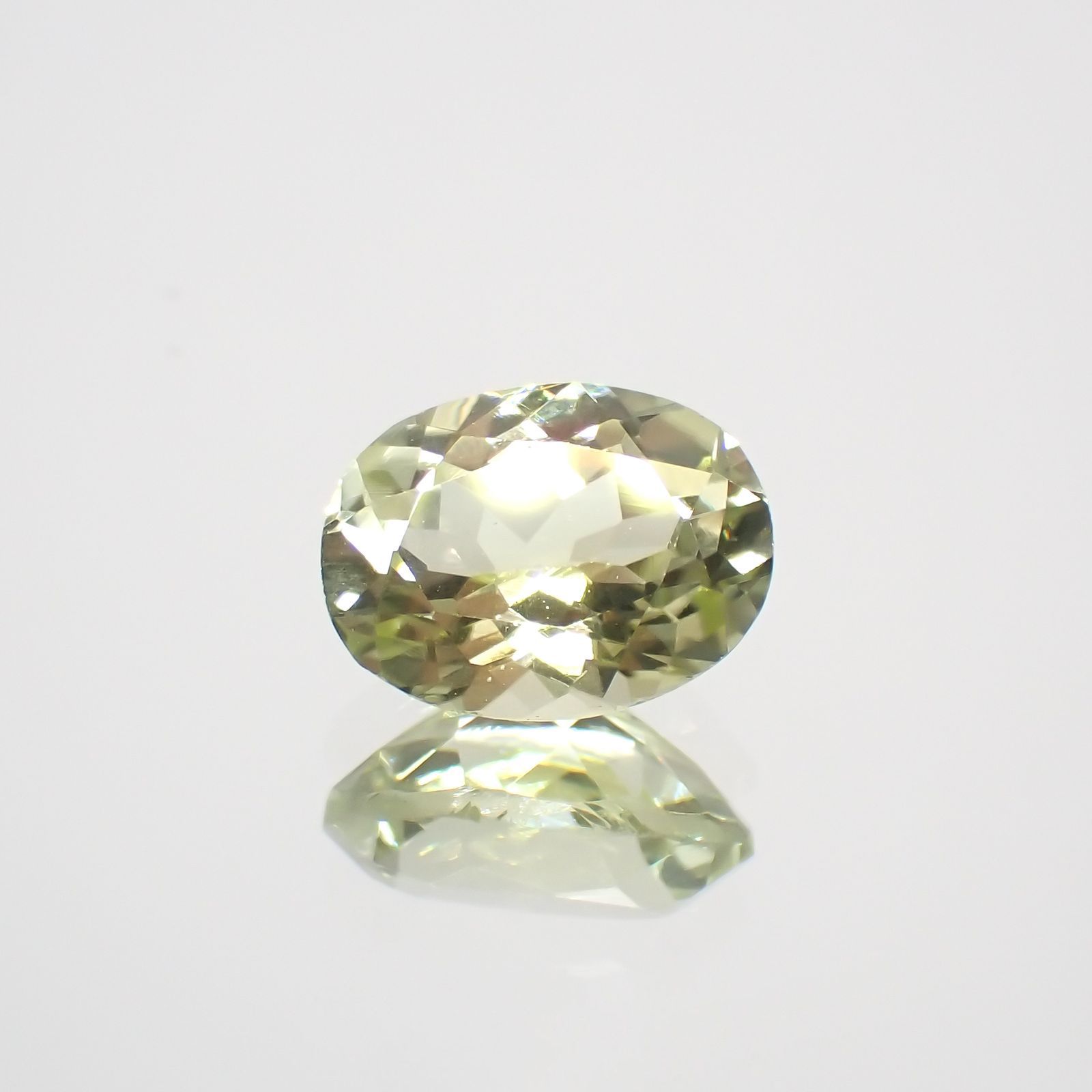 シリマナイト(宝石名シリマナイト)インド産 識別済 1.5ct / 8x6.1mm