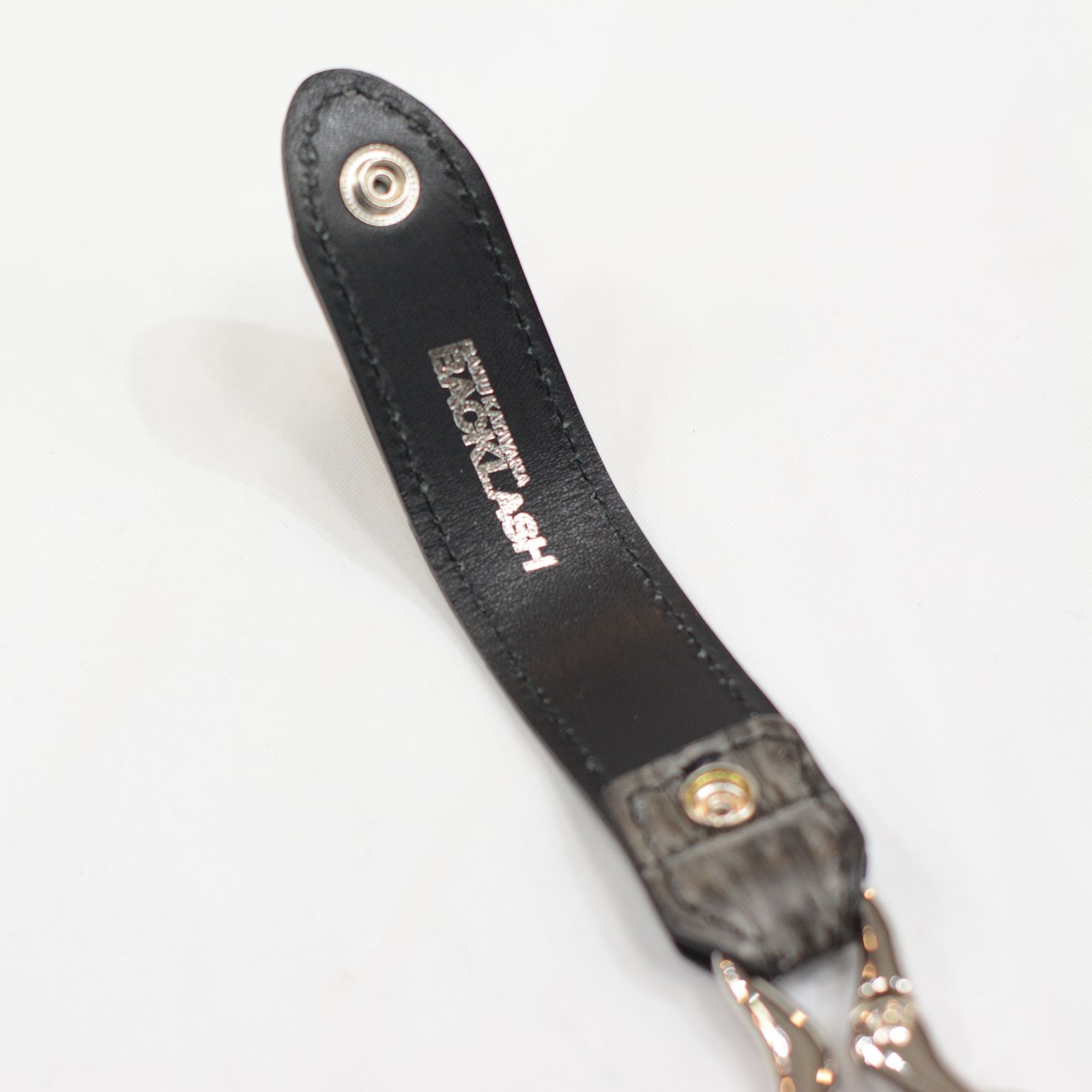 ISAMU KATAYAMA BACKLASH - クロコ墨染め キーホルダー (GRAY) / 387