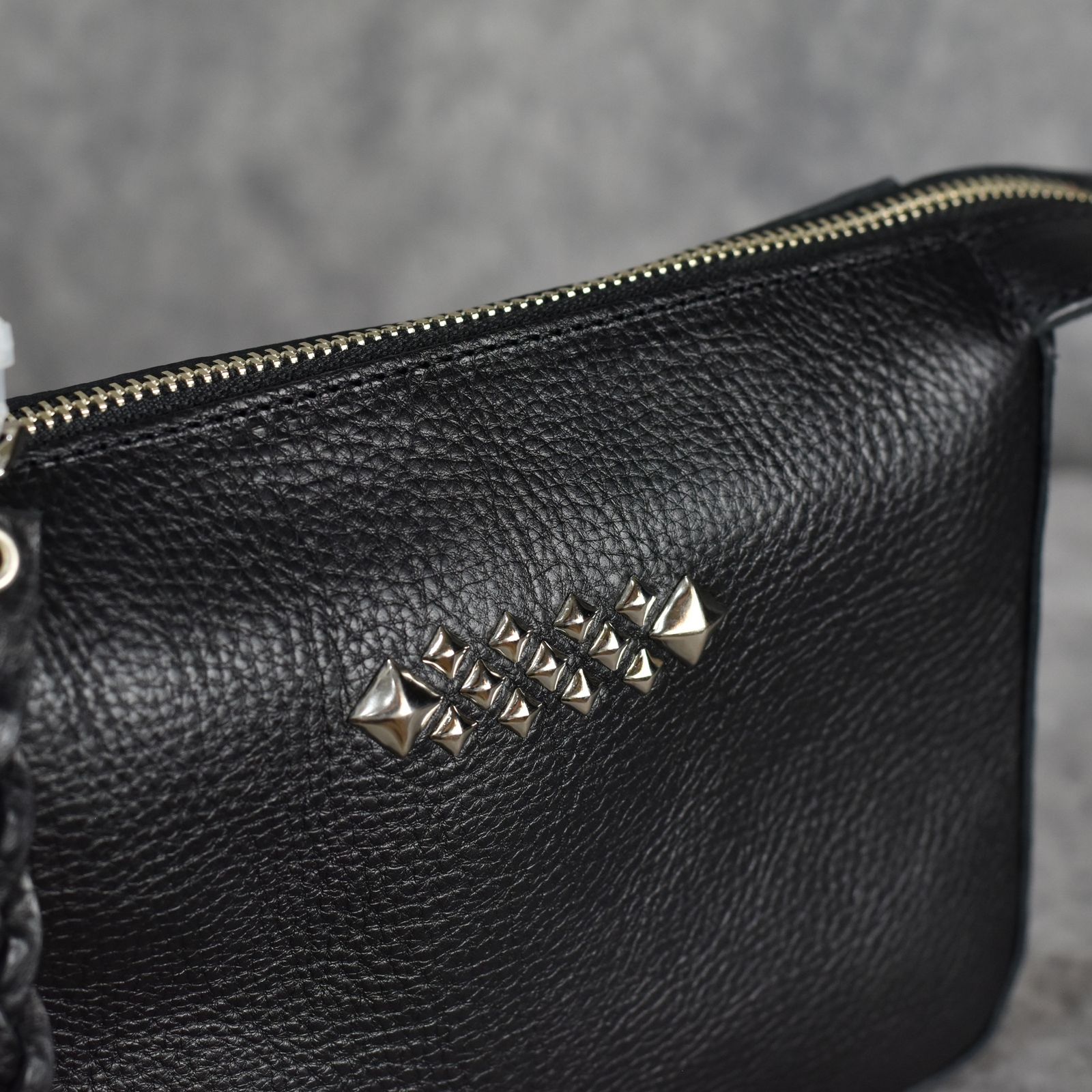 CALEE - STUDS LEATHER MULTI POUCH (BLACK) / スタッズ レザー マルチ