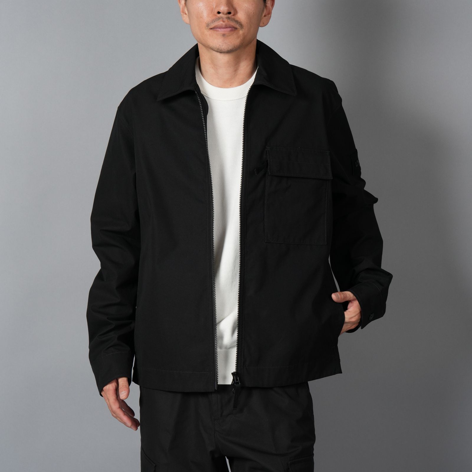 ロゴを隠す美学 – Stone Island Ghost Piece | Confidence