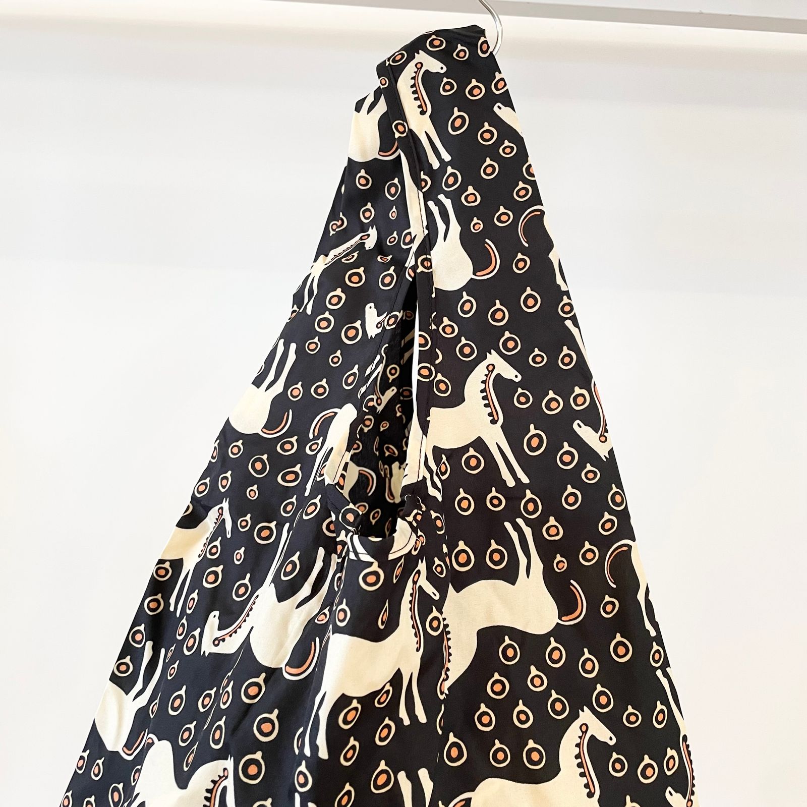 Marimekko - Smartbag Musta Tamma スマートバッグ ムスタタンマ