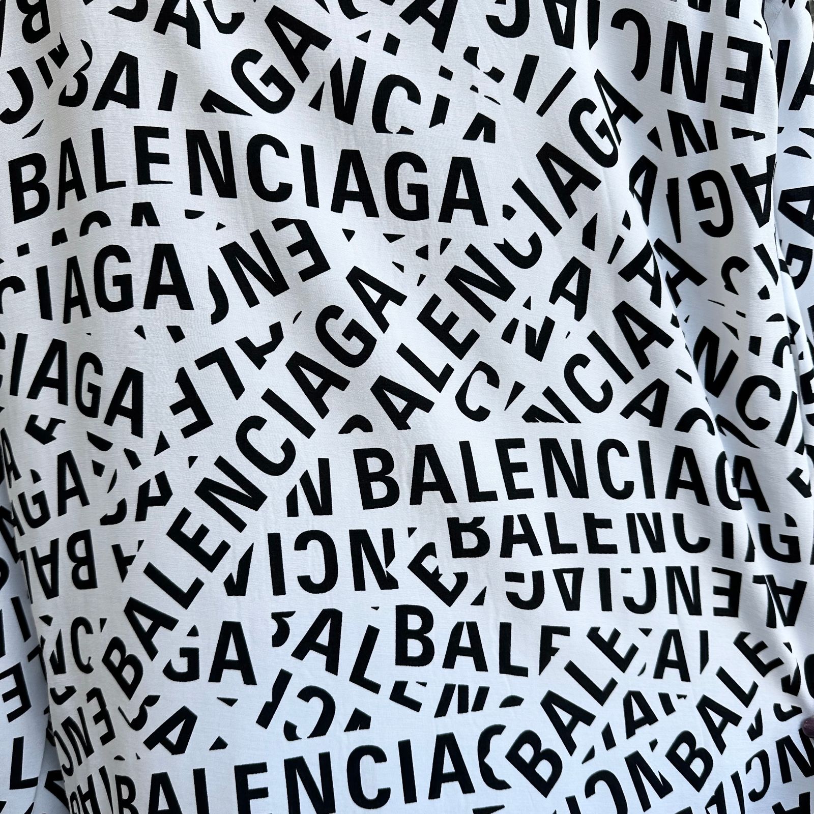 BALENCIAGA - オールオーバー・パターン ロゴプリント シャツ / シャツ