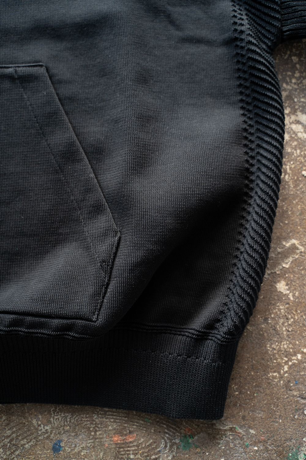 YASHIKI - 【ラスト1点】【24SS】Harukaze Half Zip Knit(BLACK) | Salty