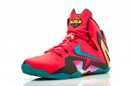 国内5月10日発売予定】 ナイキ レブロン11 エリート ヒーロー レーザー