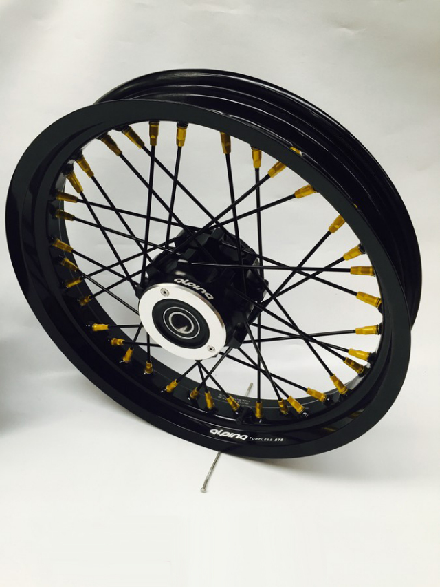 前後セット・STS2 鍛造リム） alpina チューブレスホイール Ducati用